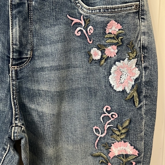 St John’s Bay Embroidered Skinny Jeans.  Size 10 - Picture 4 of 12